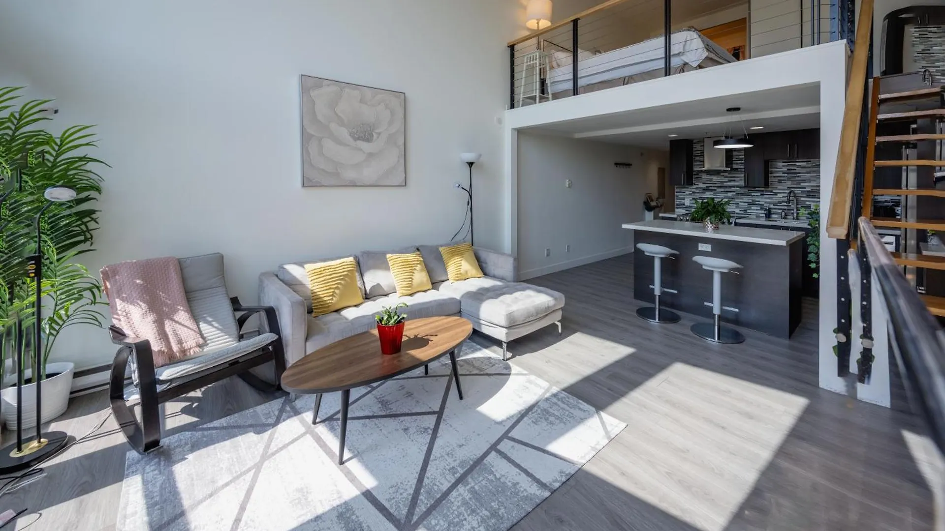Modern Top-Floor 1-Bedroom Loft With Free Parking Vancouver 0*,  Kanada