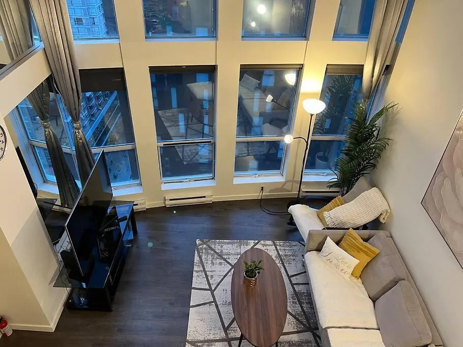 Apartment Modern Top-Floor 1-Bedroom Loft With Free Parking Vancouver