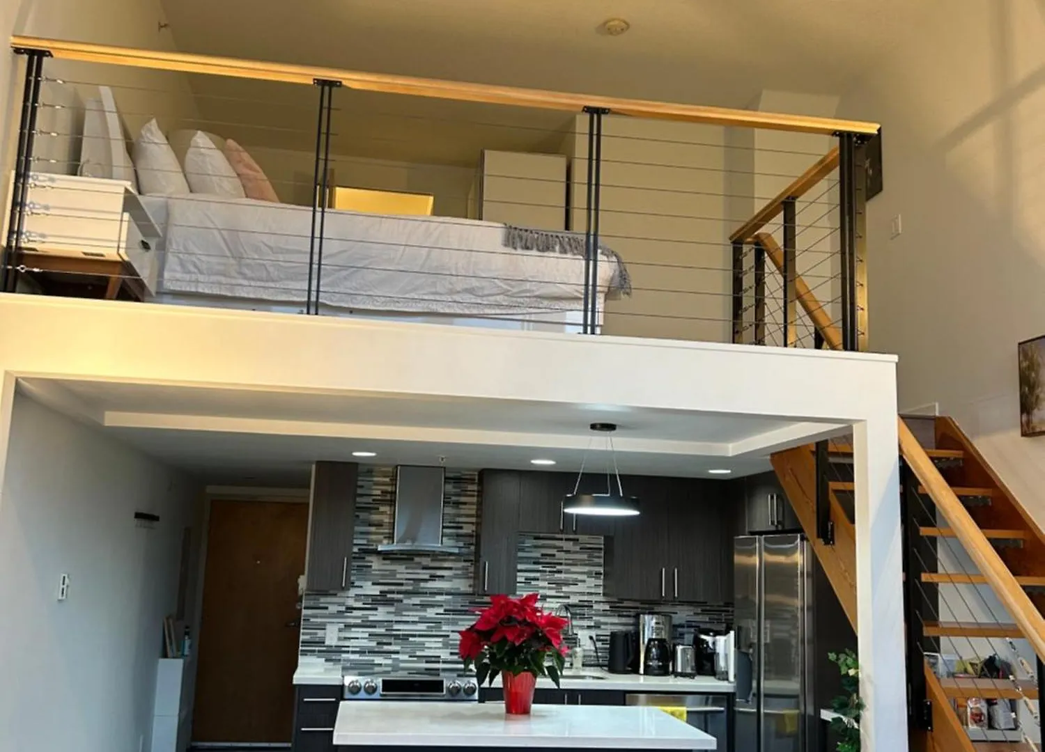 Modern Top-Floor 1-Bedroom Loft With Free Parking Vancouver Apartment
